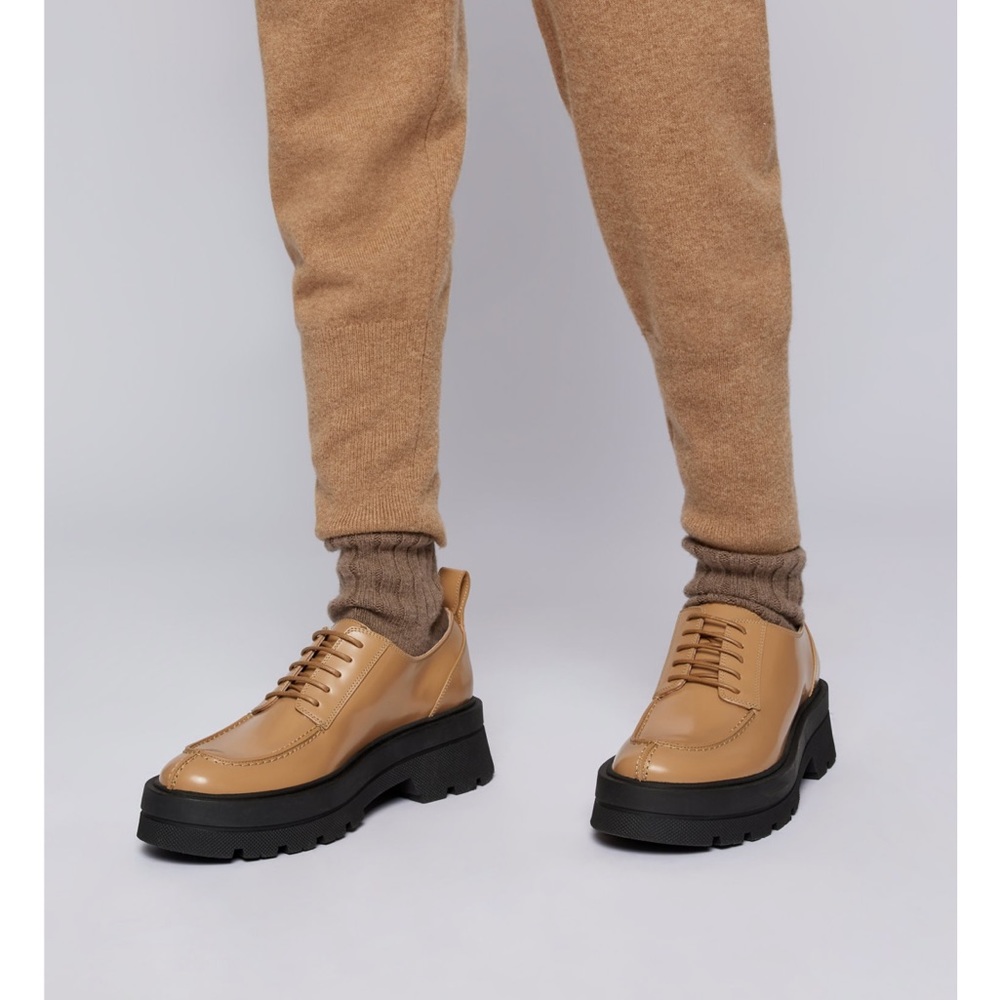 CHUNKY-SOLE SHOES IN ITALIAN BRUSH-OFF LEATHER size 39